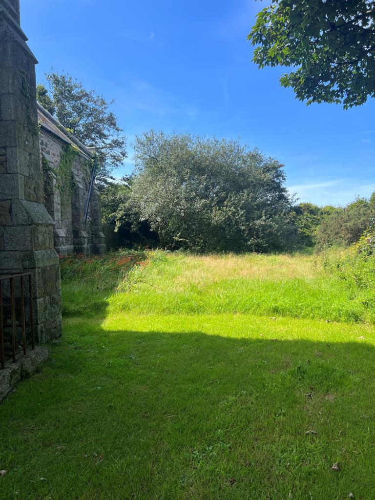 Lot: 135 - FORMER CHURCH WITH LAPSED PLANNING CONSENT FOR RESIDENTIAL DEVELOPMENT - Rear garden